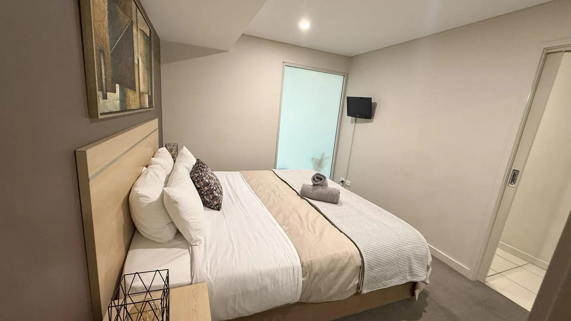 Happy Bnb At Oaks Embassy Adelaida Apartamento